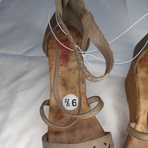 Jellypop Elegant Brown Strappy Sandals - Picture 2 of 14